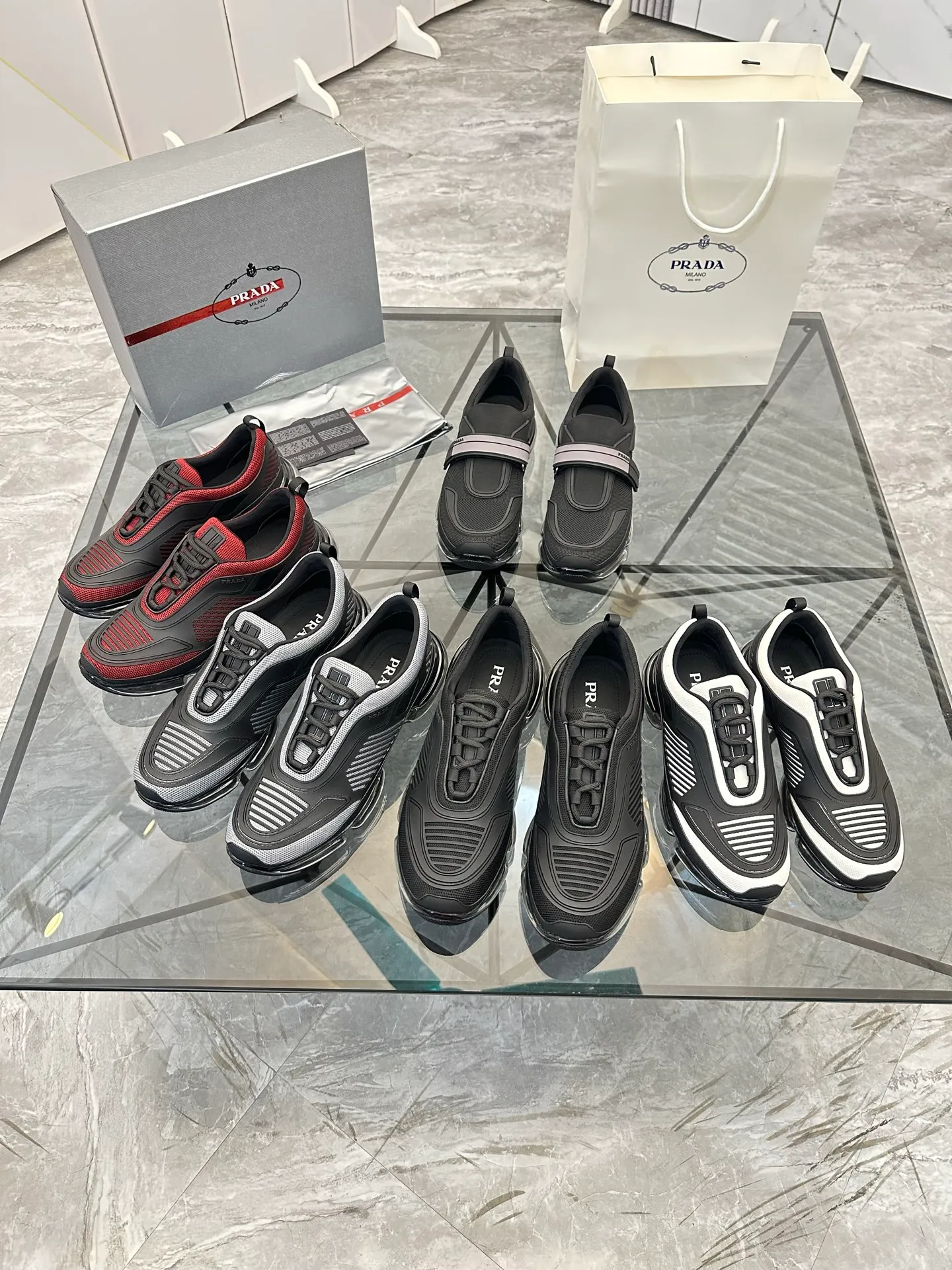 Men's shoes for sale 💰: 💰P660¥ High-end top quality Product trademark: Prada *"Prada*" low-top casual shoes Regular size: 38-45 (can be customized to 46) Product materials: Upper imported from the counter original material, breathable lining, cowhide foot pads, original air cushion outsole. No.: 001